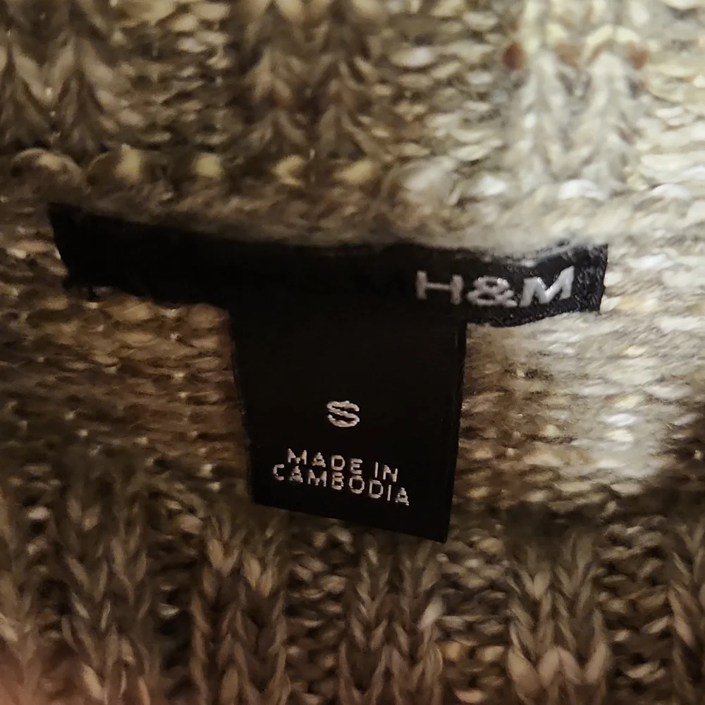 EUC Size Small H&M Sweater Turtle Neck - Picture 2 of 2